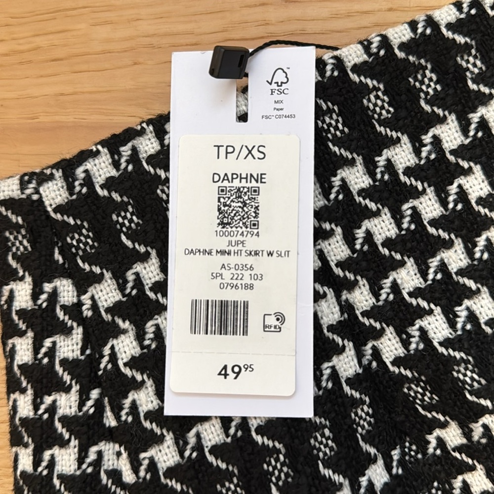 NWT Daphne Houndstooth Mini Skirt - Picture 6 of 8